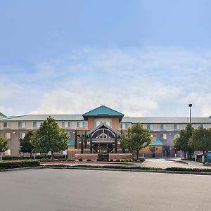 Holiday Inn Express & Suites Elk Grove Central - Hwy 99 By Ihg